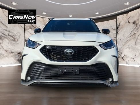 Used 2021 Toyota Highlander XSE image 2