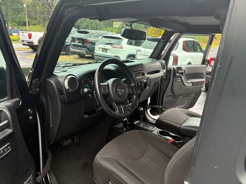 Used 2015 Jeep Wrangler Sport w/ Quick Order Package 24S AWD/4WD image 21