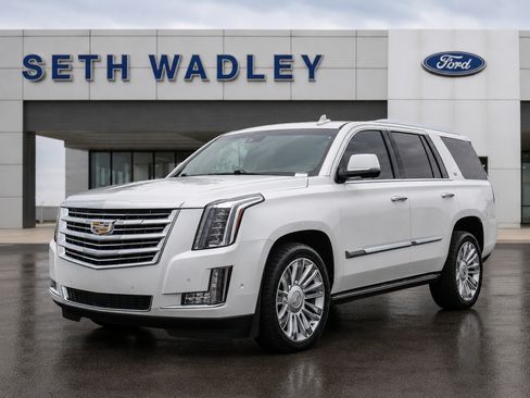 Used 2017 Cadillac Escalade Platinum AWD/4WD image 3