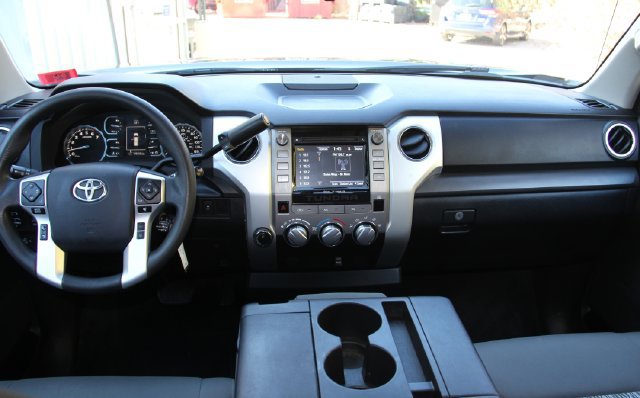 Used 2018 Toyota Tundra SR5 AWD/4WD image 33