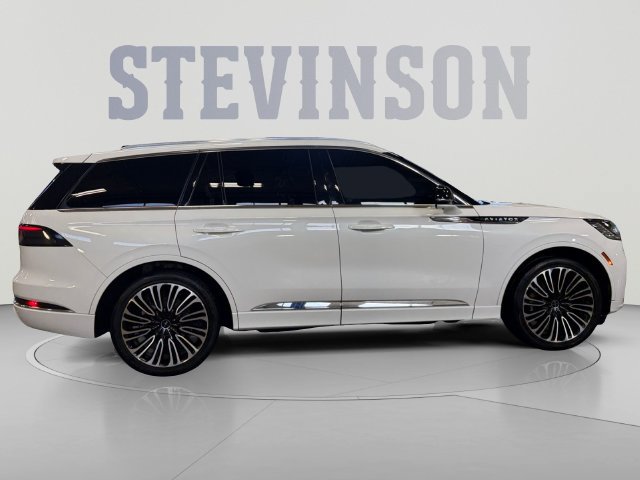 Used 2025 Lincoln Aviator Black Label AWD/4WD image 6