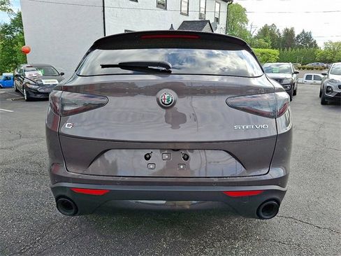 Used 2024 Alfa Romeo Stelvio Sprint image 5