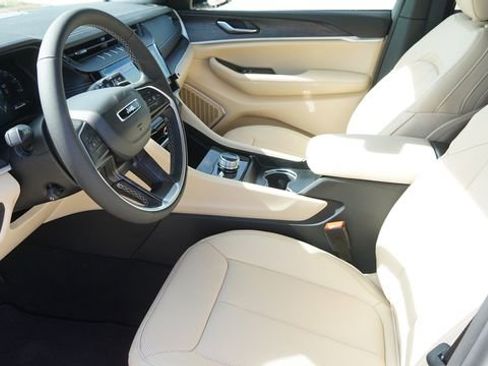 New 2026 Jeep Grand Cherokee Limited AWD/4WD image 18