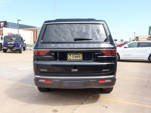 Used 2022 Jeep Wagoneer Series II AWD/4WD image 6