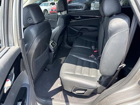Used 2017 Kia Sorento SX FWD image 16