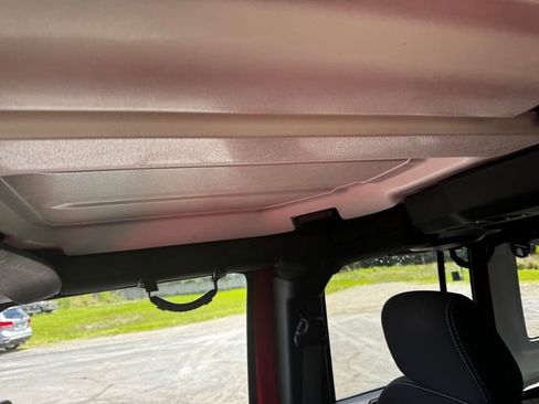 Used 2014 Jeep Wrangler Unlimited Sahara w/ Connectivity Group AWD/4WD image 32