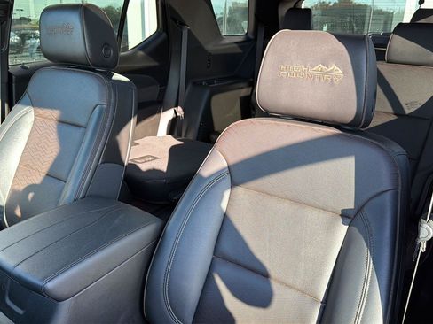 Used 2023 Chevrolet Traverse High Country AWD/4WD image 20
