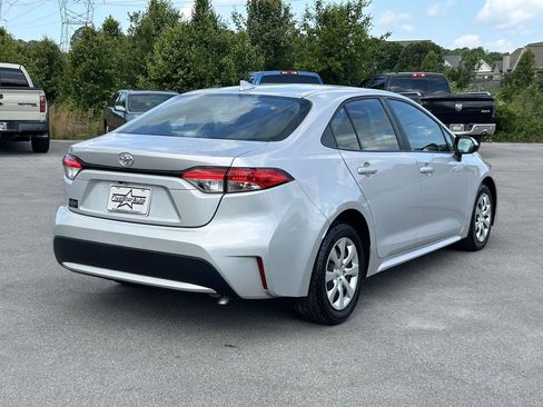 Used 2022 Toyota Corolla LE FWD image 3