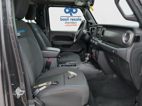 Used 2023 Jeep Wrangler Unlimited Rubicon 4xe image 17