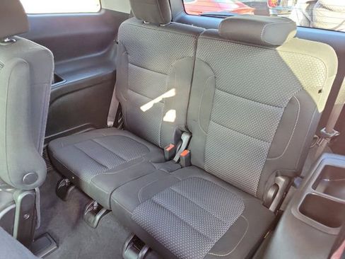 Used 2022 GMC Acadia SLE w/ Driver Convenience Package image 11