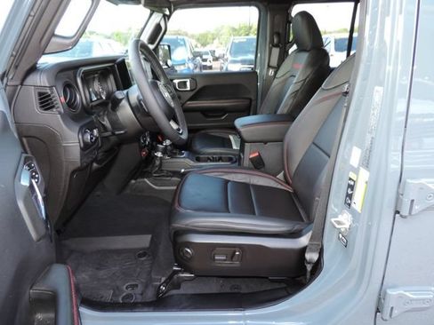 Used 2025 Jeep Gladiator Rubicon w/ Convenience Group AWD/4WD image 22