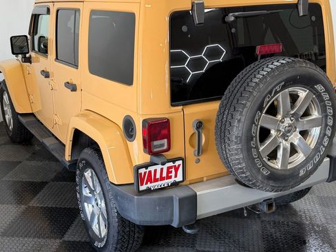 Used 2013 Jeep Wrangler Unlimited Sahara w/ Connectivity Group AWD/4WD image 7