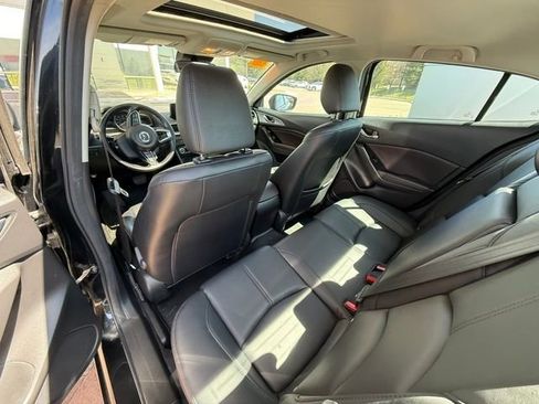 Used 2018 MAZDA MAZDA3 Touring image 3