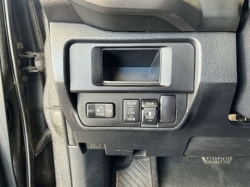 Used 2017 Toyota Tacoma TRD Off-Road image 19