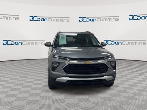 Used 2025 Chevrolet TrailBlazer LT AWD/4WD image 3