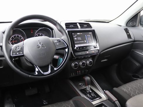 Used 2025 Mitsubishi Outlander Sport LE image 4