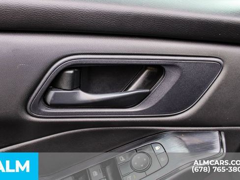 Used 2024 Nissan Rogue S FWD image 38
