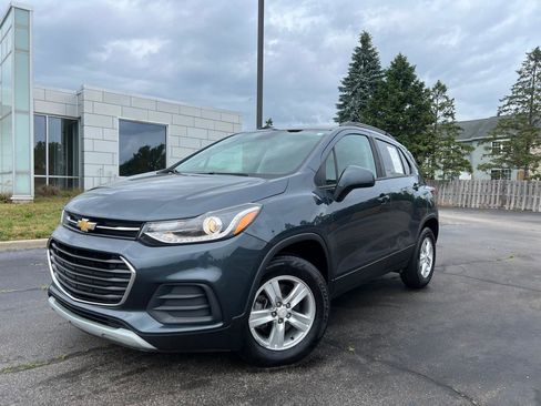 Used 2022 Chevrolet Trax LT w/ Driver Confidence Package AWD/4WD image 3