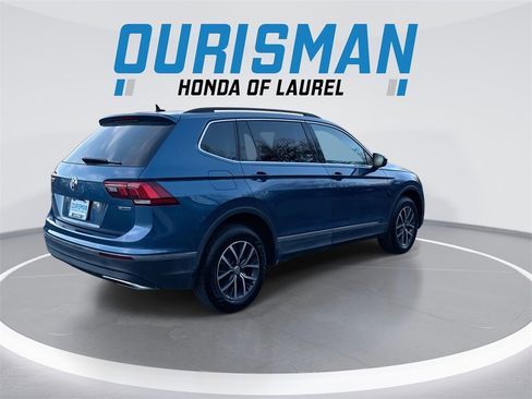 Used 2020 Volkswagen Tiguan SE w/ Panoramic Sunroof Package image 8