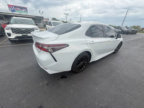 Used 2023 Toyota Camry SE image 3