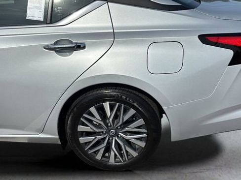 Used 2024 Nissan Altima 2.5 SV image 34