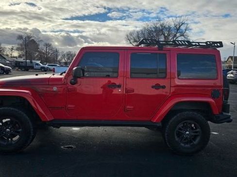 Used 2017 Jeep Wrangler Sahara AWD/4WD image 4