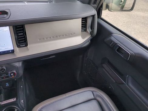 Used 2025 Ford Bronco Outer Banks image 17