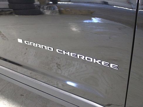 Certified 2025 Jeep Grand Cherokee Laredo X w/ Luxury Tech Group I AWD/4WD image 39