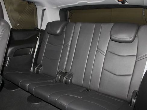 Used 2019 Cadillac Escalade Luxury AWD/4WD image 10