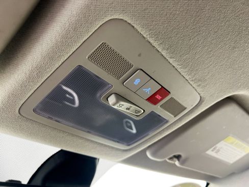Used 2022 Hyundai Venue Limited FWD image 19