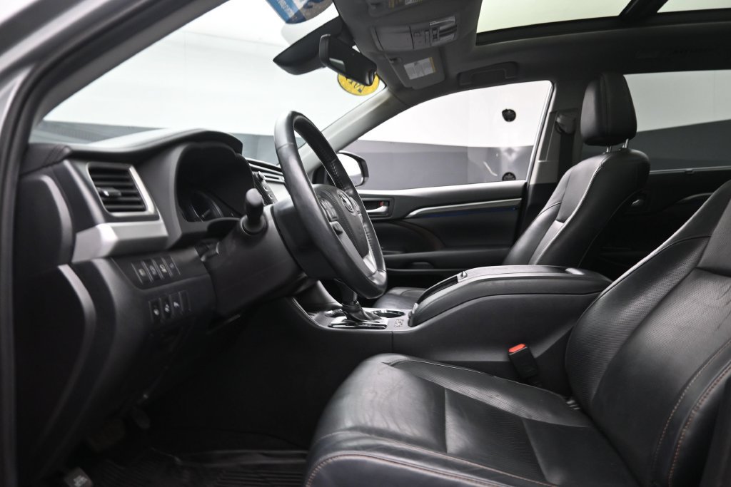 Used 2019 Toyota Highlander Limited Platinum AWD/4WD image 17