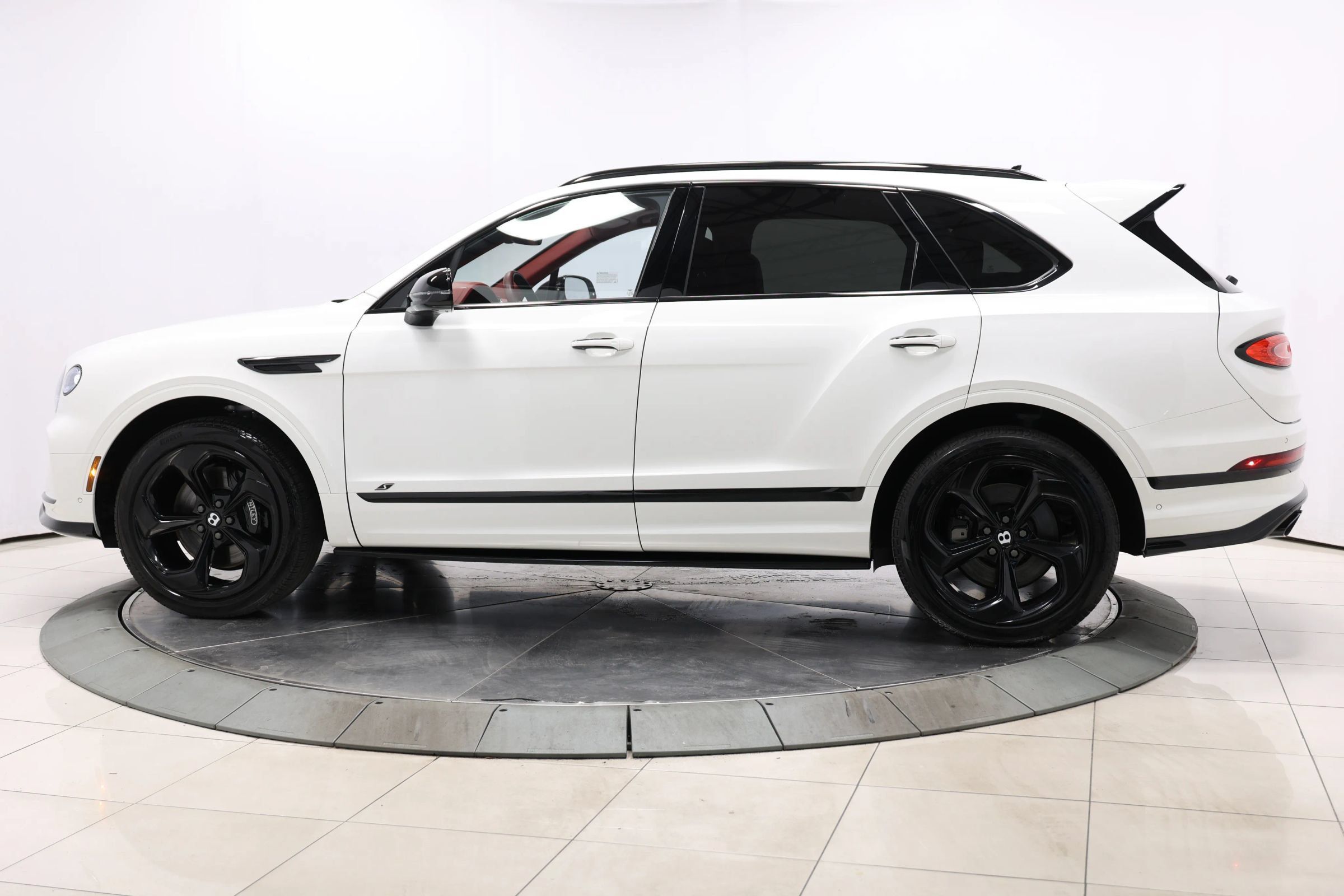 Used 2022 Bentley Bentayga AWD/4WD image 8