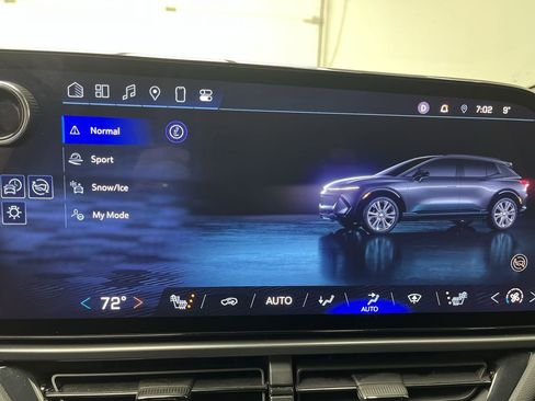 Used 2024 Chevrolet Equinox EV RS image 17