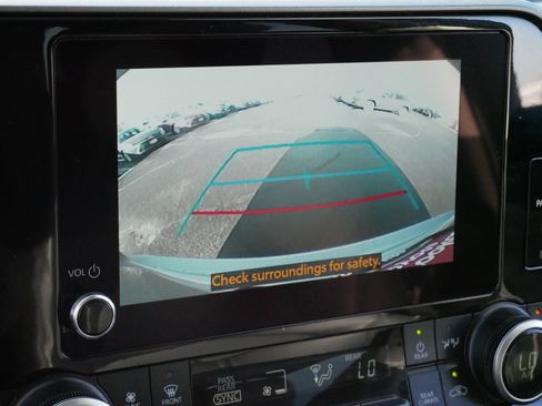 Certified 2025 Toyota Highlander XLE image 30