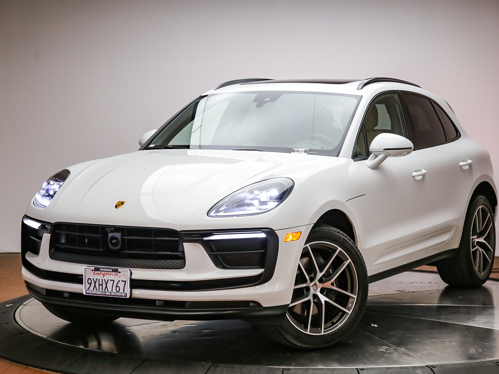 Certified 2026 Porsche Macan AWD/4WD image 1