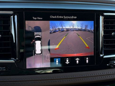Used 2019 Chrysler Pacifica Limited w/ Tire & Wheel Group image 14