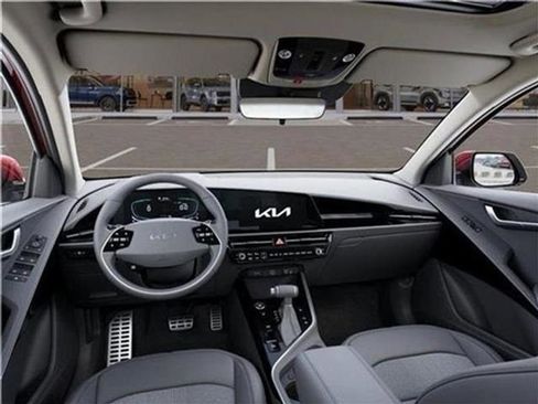 New 2025 Kia Niro EX Touring image 40