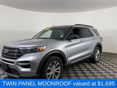 Used 2020 Ford Explorer XLT w/ Equipment Group 202A AWD/4WD image 3