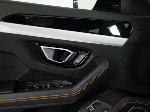 Used 2022 Lamborghini Urus image 11