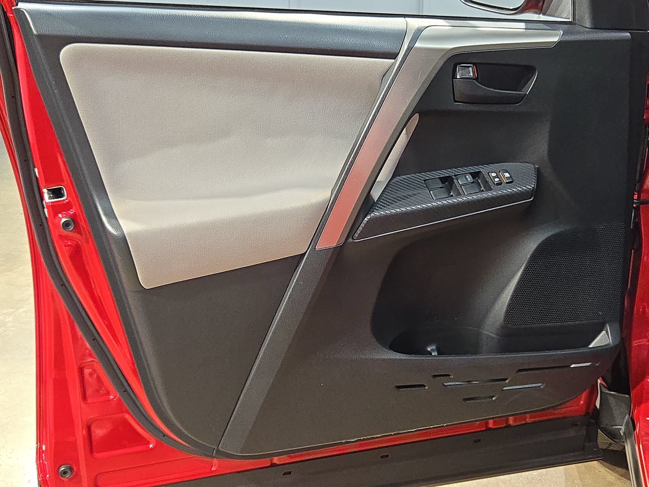 Used 2015 Toyota RAV4 LE FWD image 20