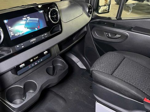 Used 2026 Mercedes-Benz Sprinter 2500 image 38
