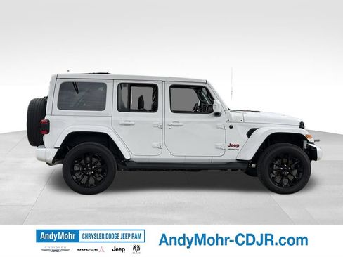Used 2022 Jeep Wrangler Unlimited Sahara AWD/4WD image 8