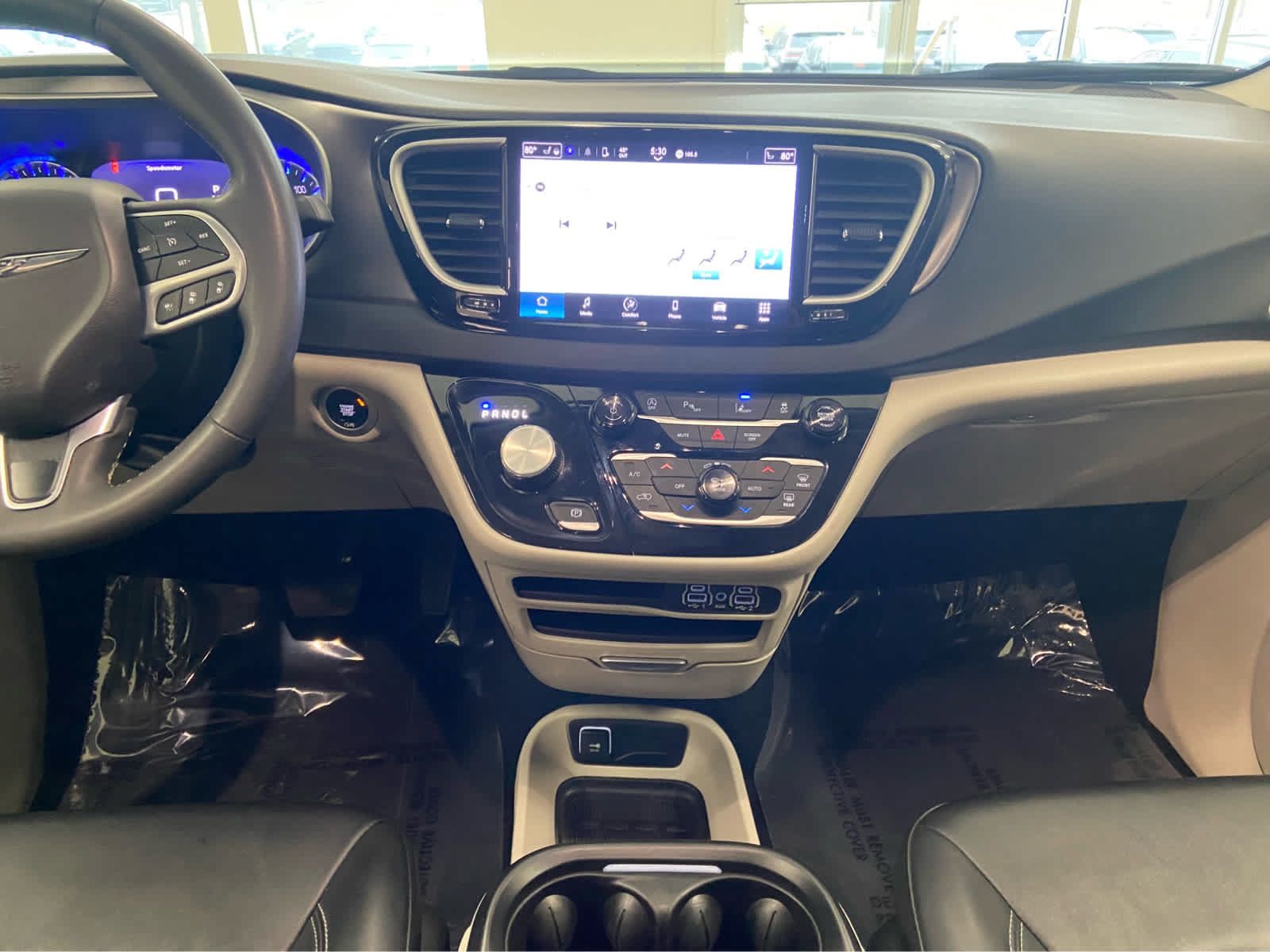 Used 2024 Chrysler Pacifica Touring-L FWD image 21