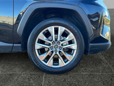 Used 2019 Toyota RAV4 XLE Premium image 9