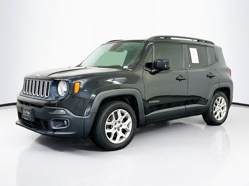 Used 2015 Jeep Renegade Latitude FWD image 3