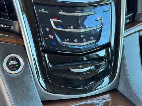 Used 2020 Cadillac Escalade ESV Luxury image 26