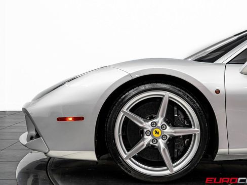 Used 2016 Ferrari 488 GTB image 15
