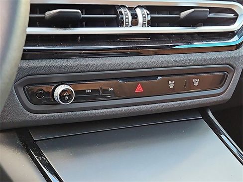 Used 2024 BMW 230i Coupe w/ Convenience Package image 16