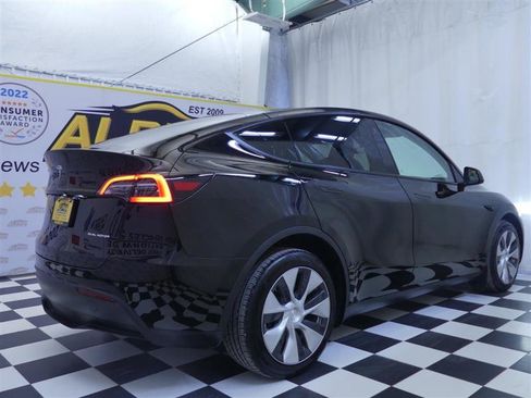 Used 2023 Tesla Model Y Long Range AWD/4WD image 6