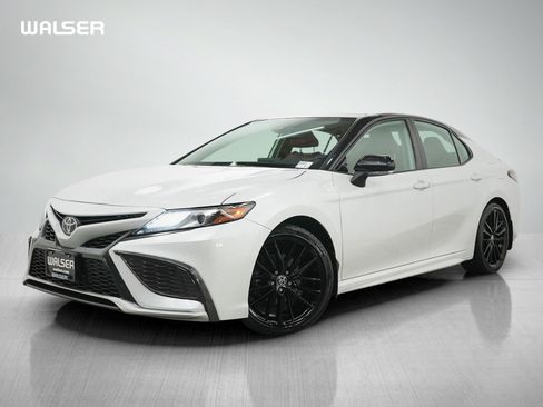 Used 2022 Toyota Camry XSE FWD image 1